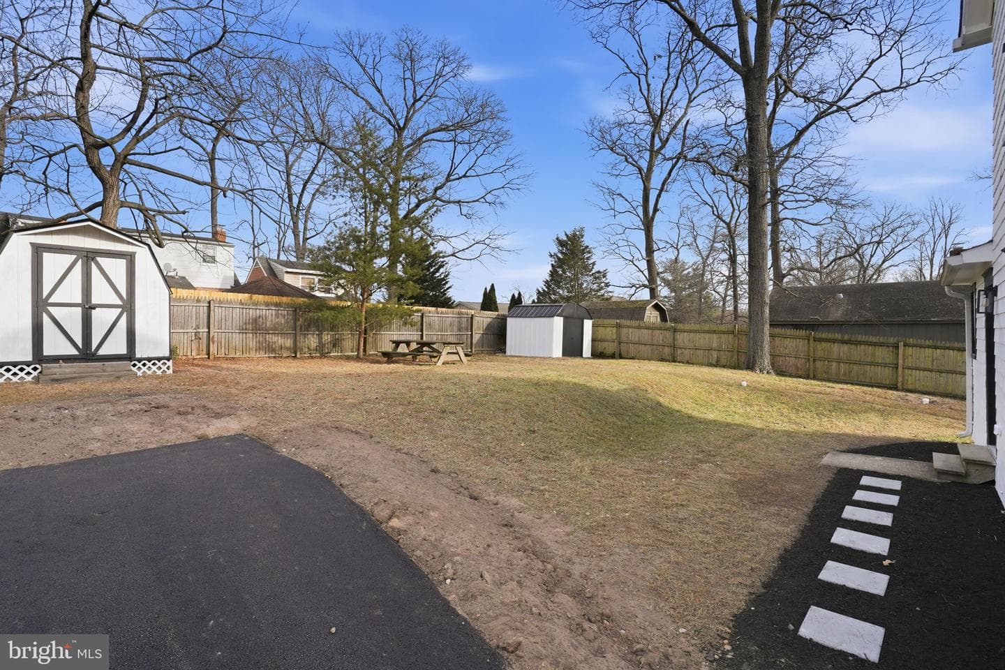105 Maple Avenue photo 22