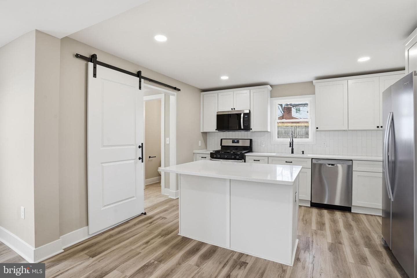 105 Maple Avenue photo 8