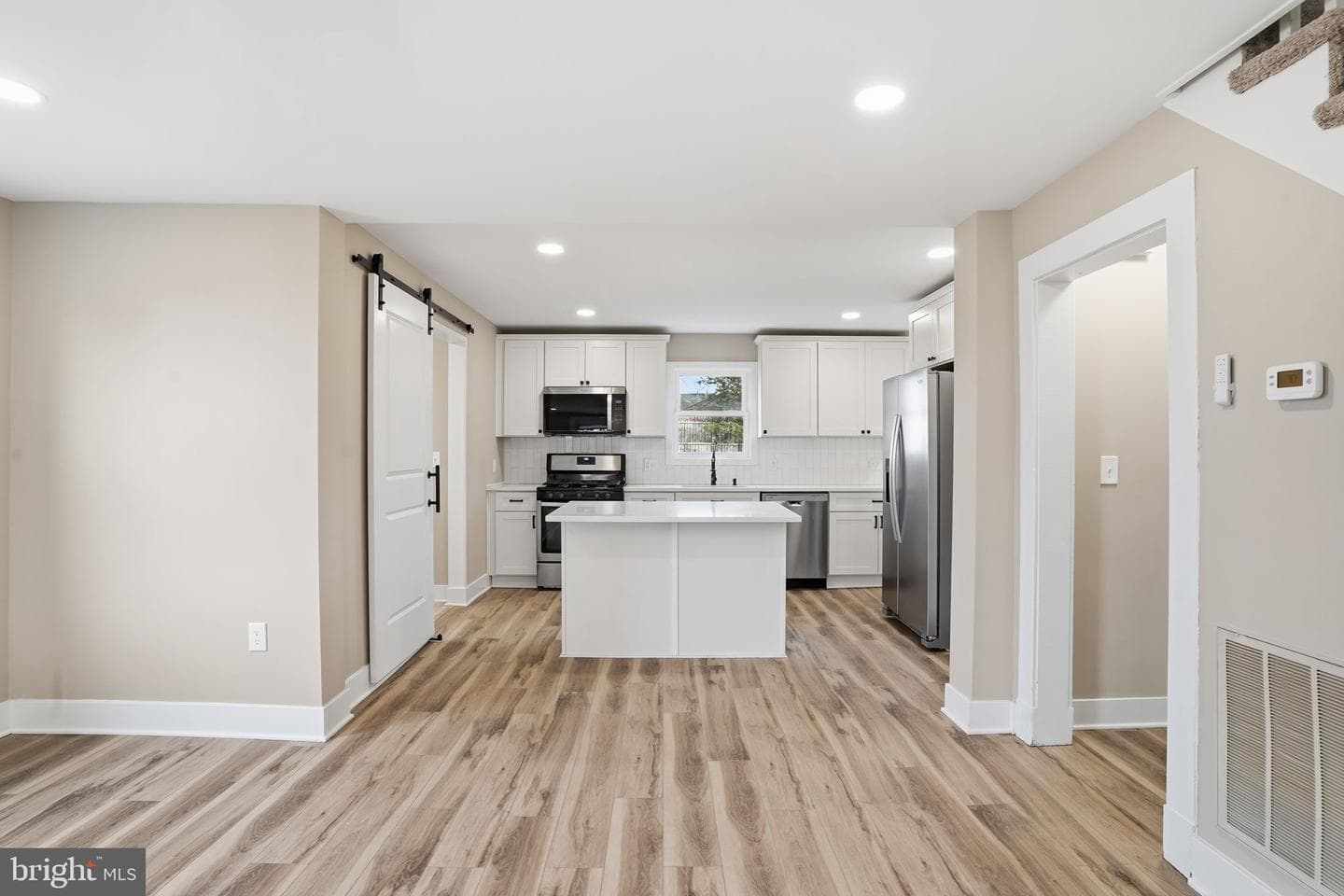 105 Maple Avenue photo 9