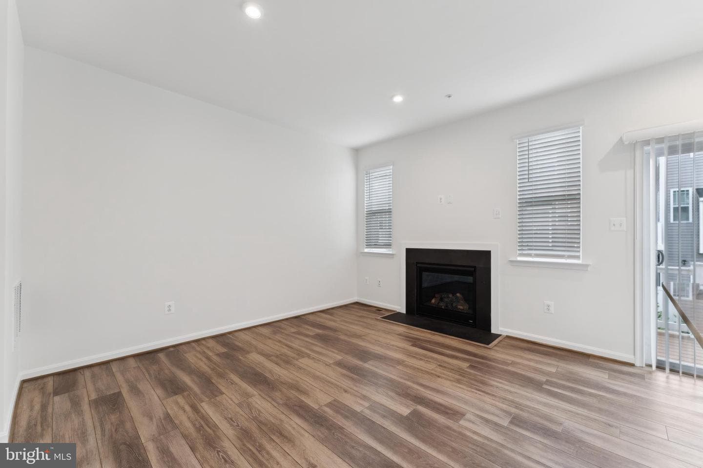 225 Jenkins Way photo 5