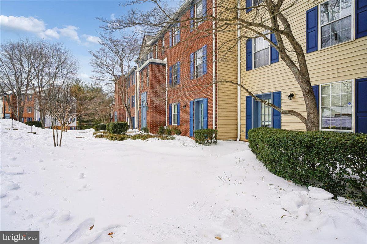656 Newbridge Court #4-656 photo 3