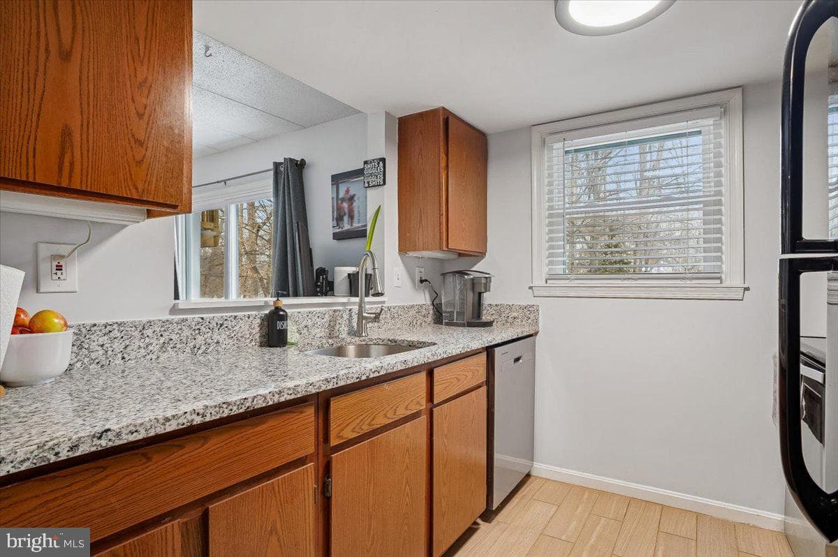 656 Newbridge Court #4-656 photo 5