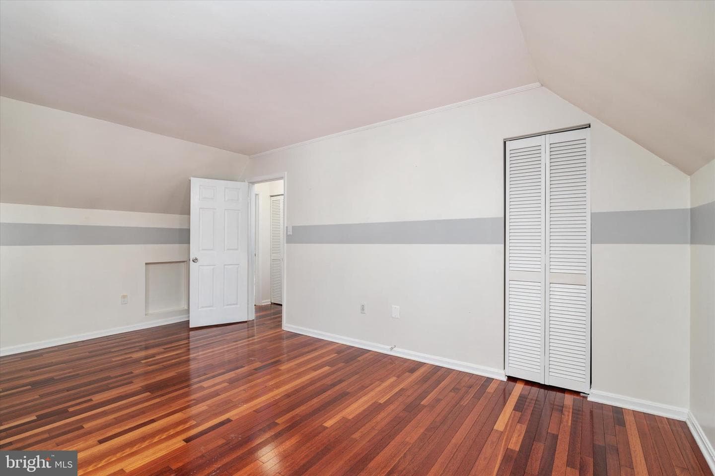1040 Hyde Park Drive photo 20