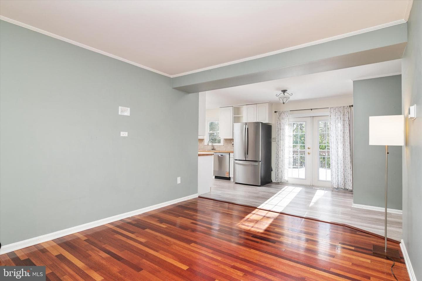 1040 Hyde Park Drive photo 4