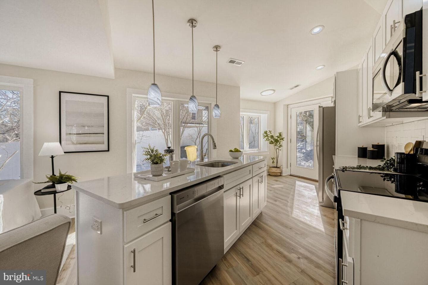 1327 Bay Avenue photo 14