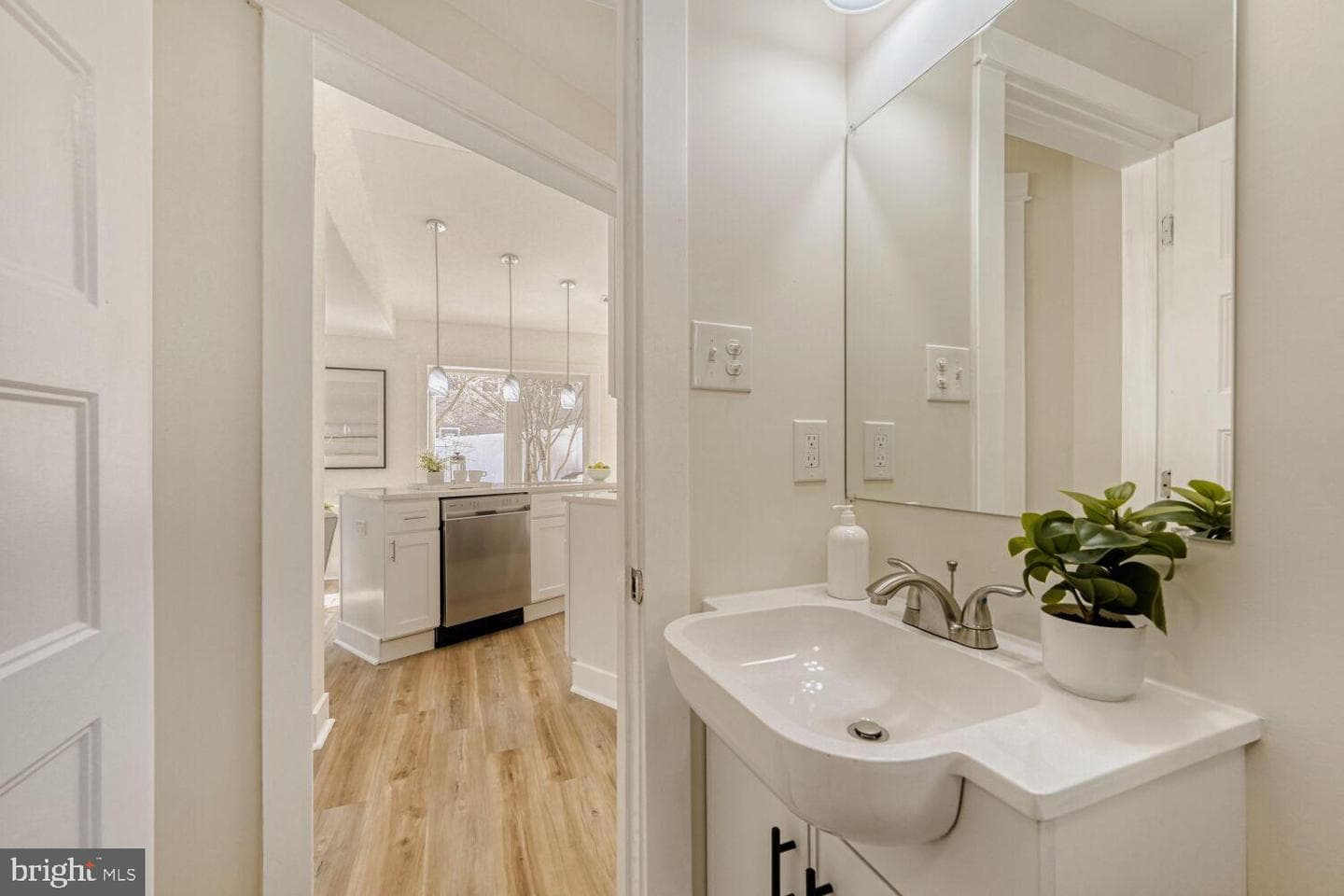 1327 Bay Avenue photo 16