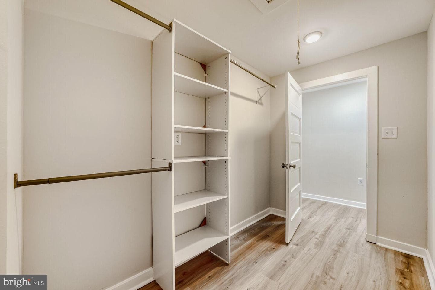 1327 Bay Avenue photo 19