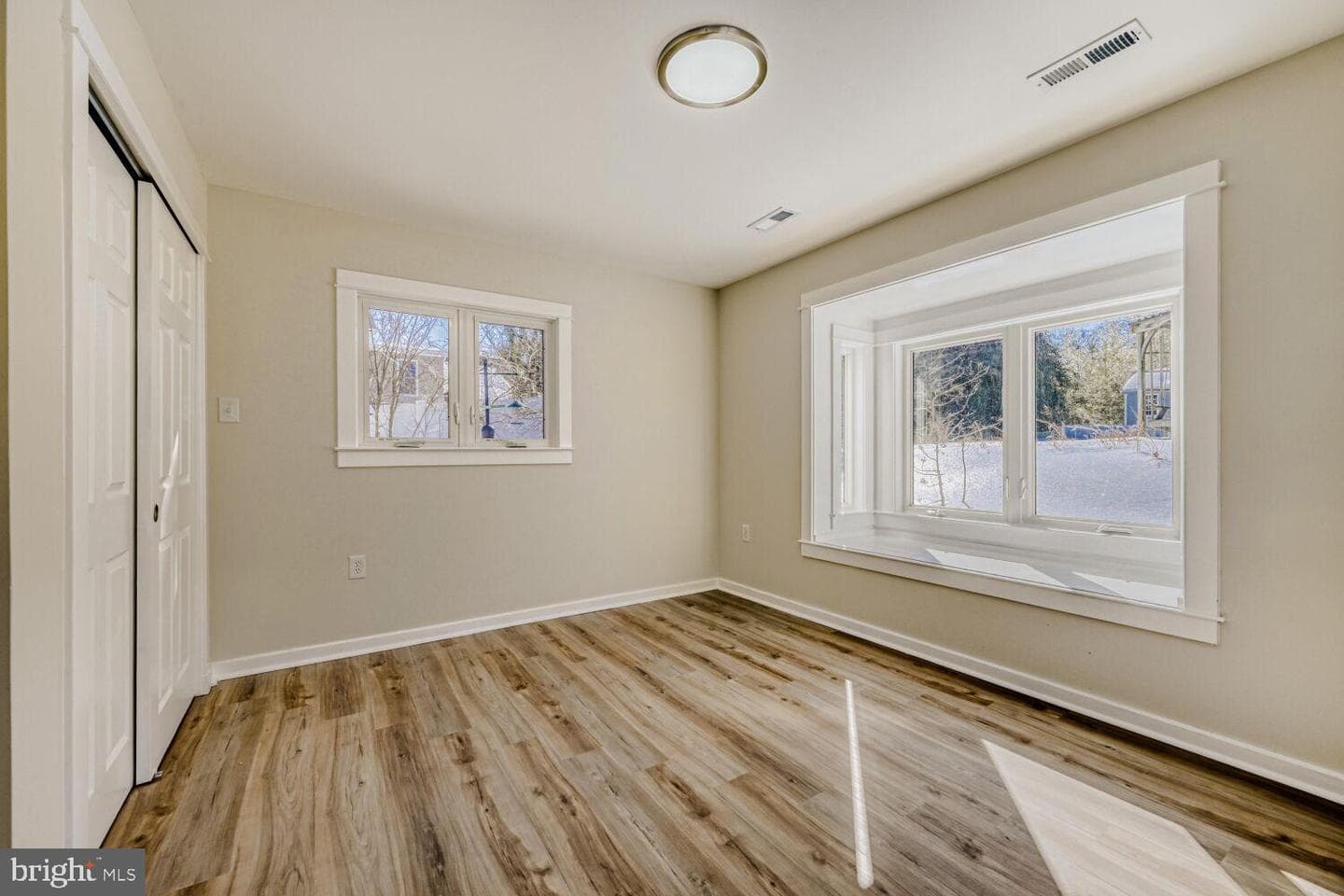 1327 Bay Avenue photo 23