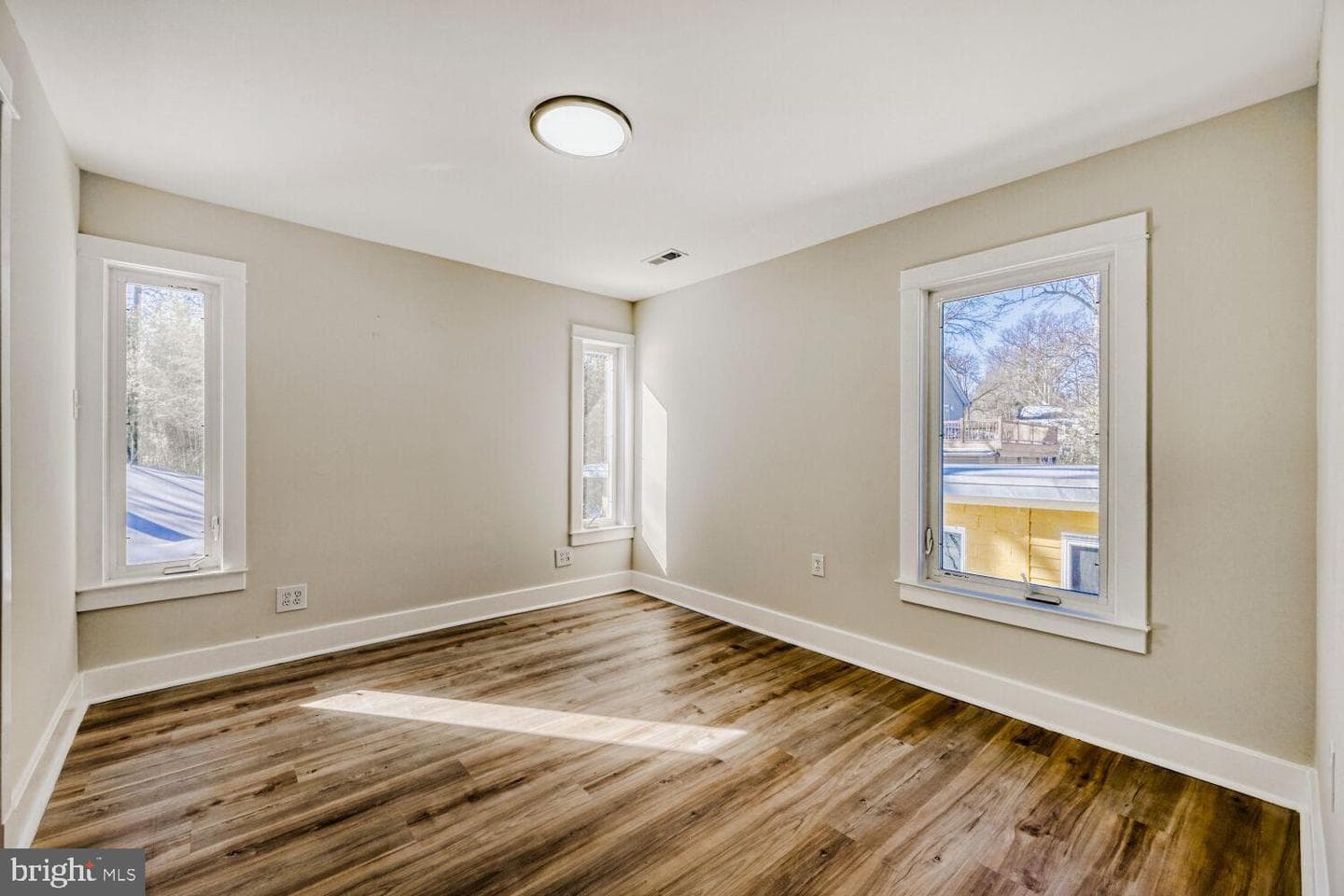 1327 Bay Avenue photo 24