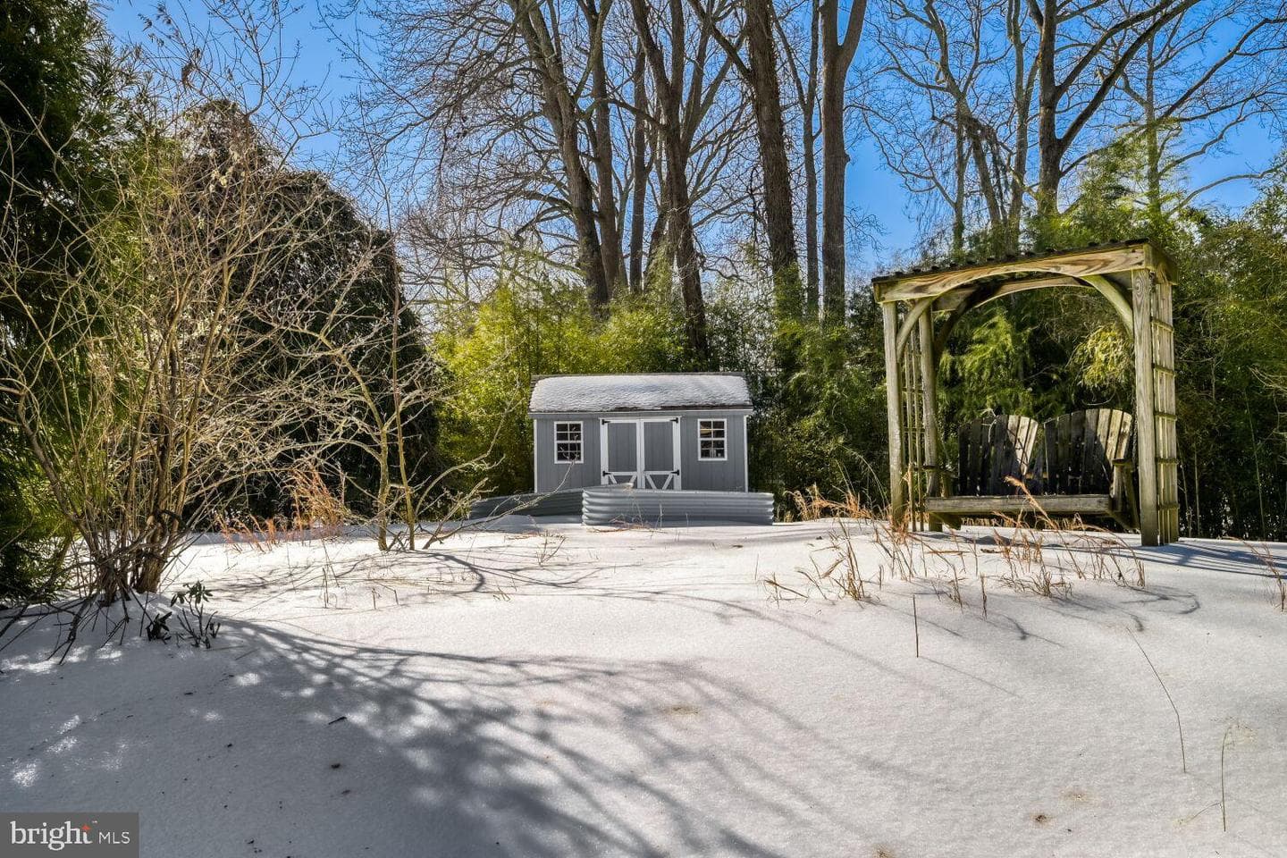 1327 Bay Avenue photo 27
