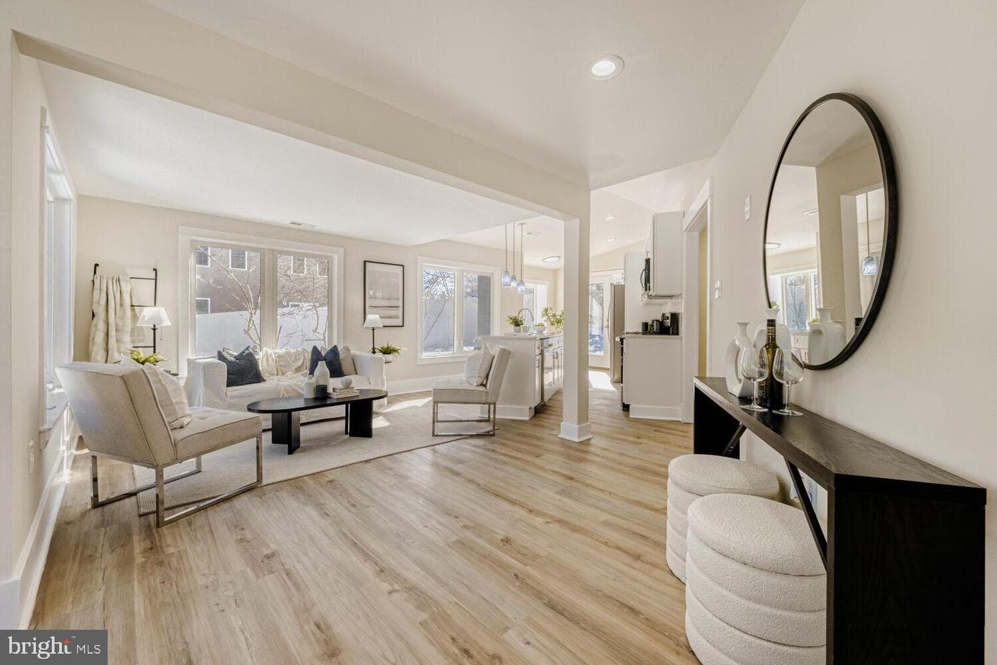 1327 Bay Avenue photo 4