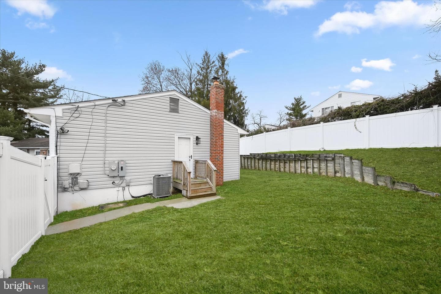 413 Elm Avenue photo 32