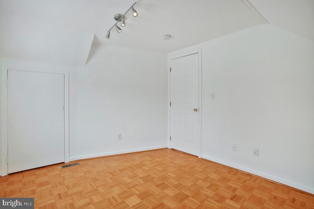 106 Vista Avenue photo 22