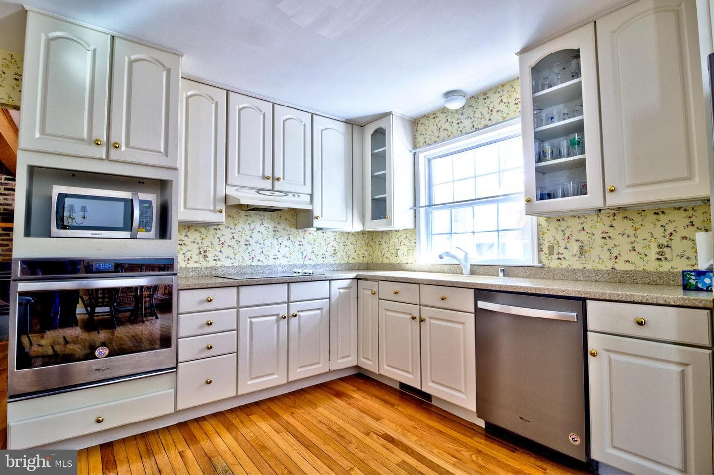 439 Lakeland Road N photo 17