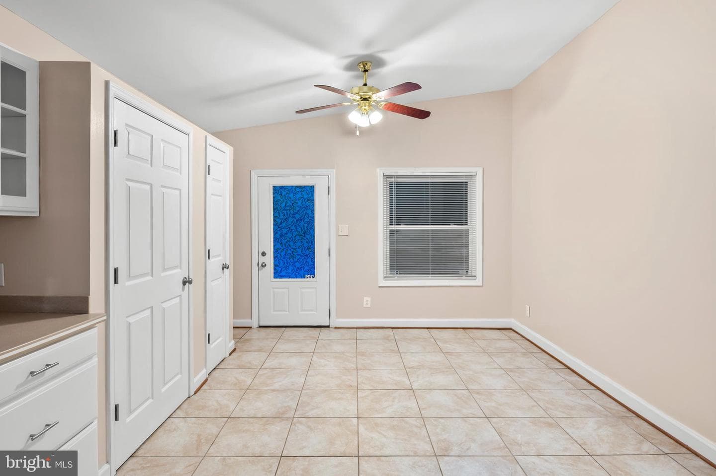 1199 Oak Avenue photo 4