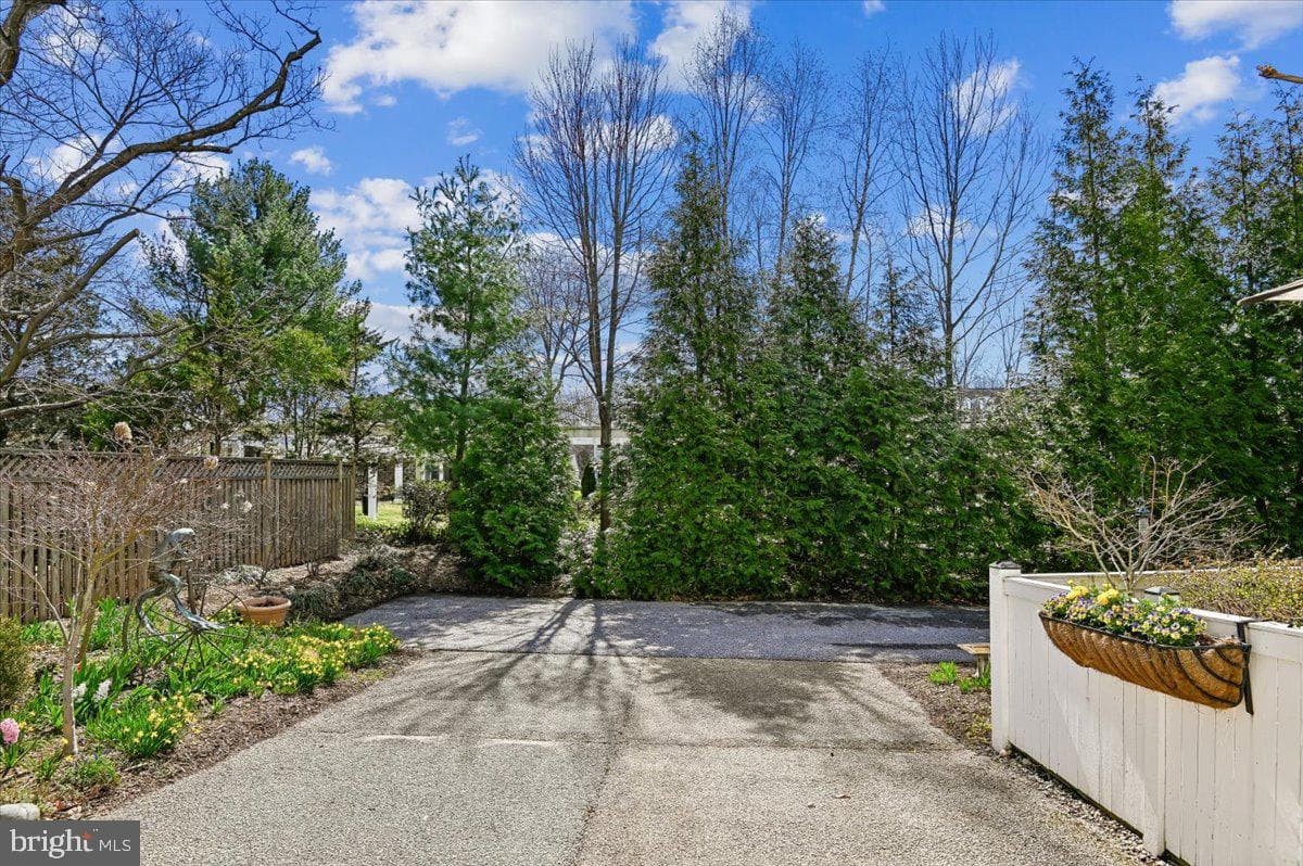 1109 Boucher Avenue photo 54