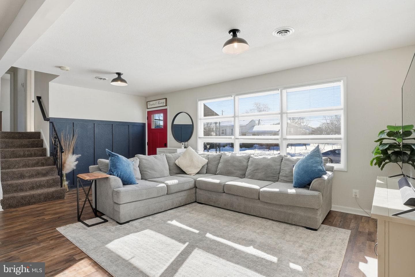 105 Michael Avenue photo 2
