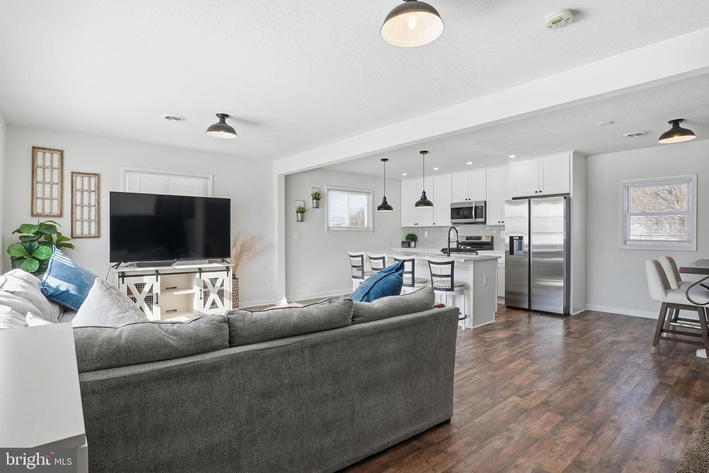 105 Michael Avenue photo 3