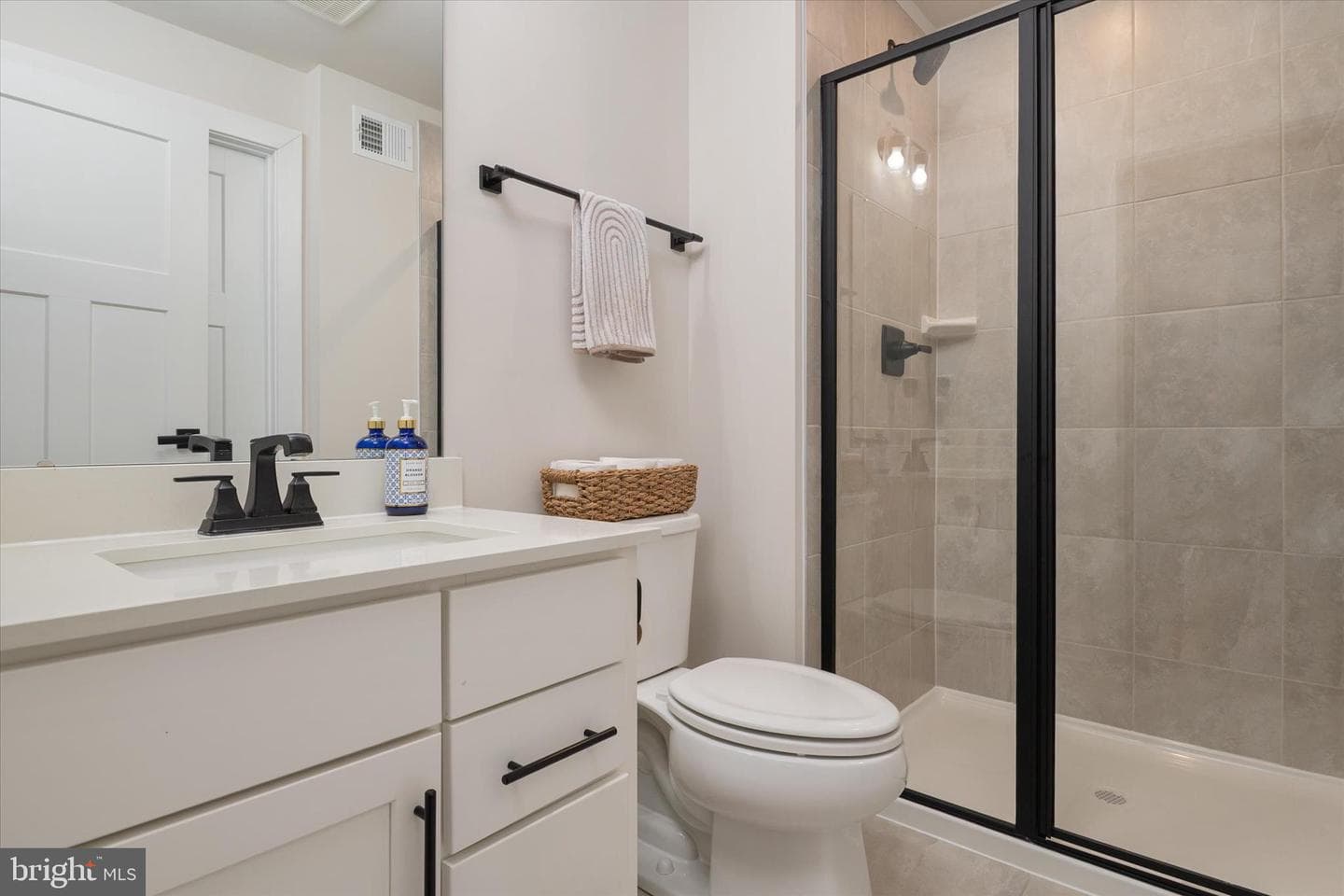 3322 Milkweed Court photo 12