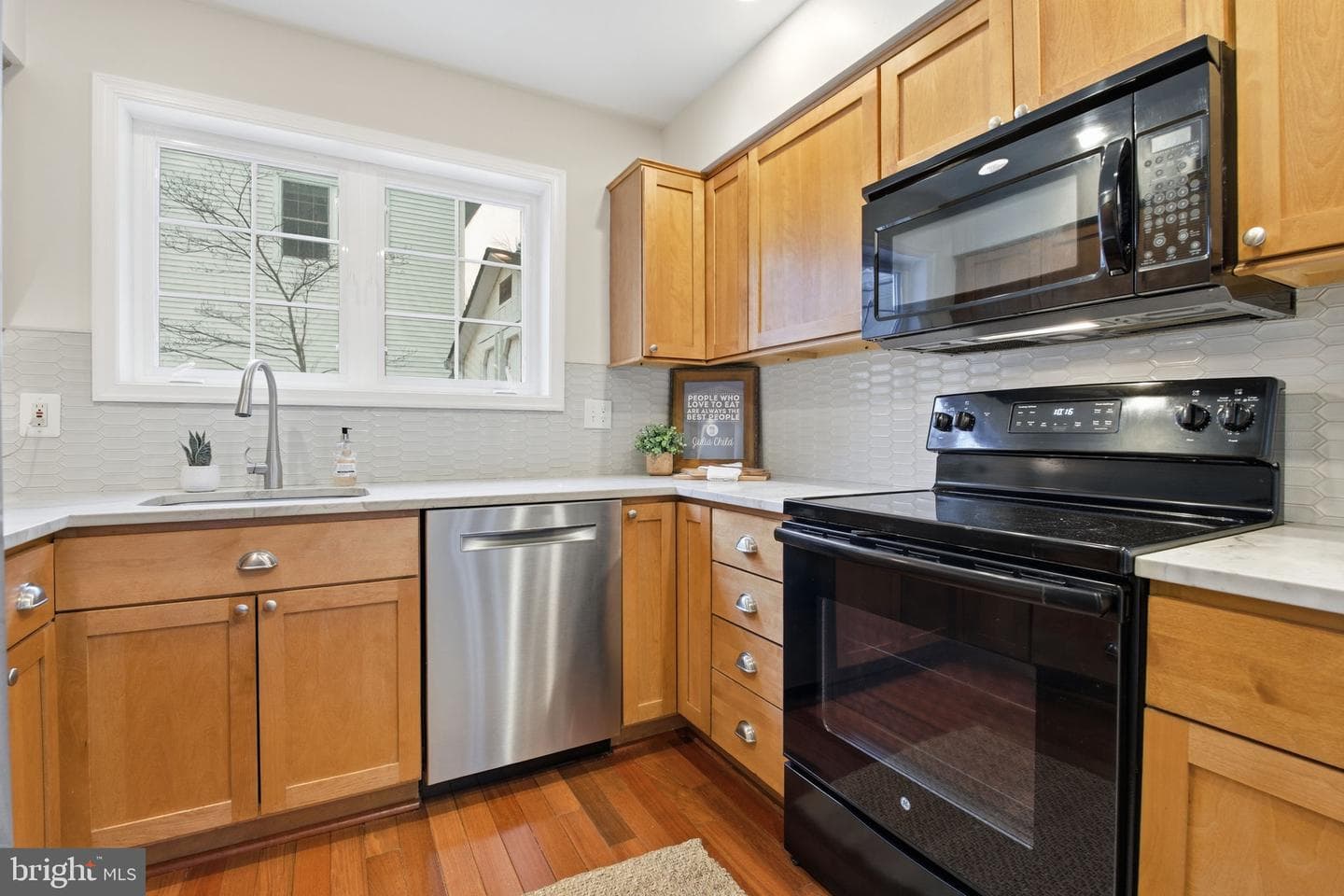 394 Kings College Drive photo 4