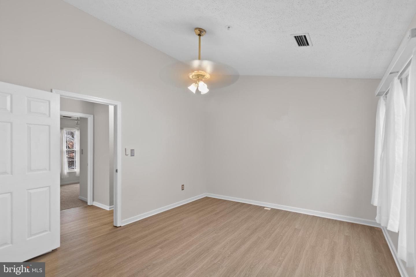 1035 Chestnut Cove Drive photo 18