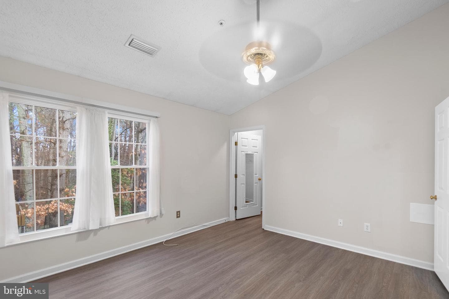 1035 Chestnut Cove Drive photo 20