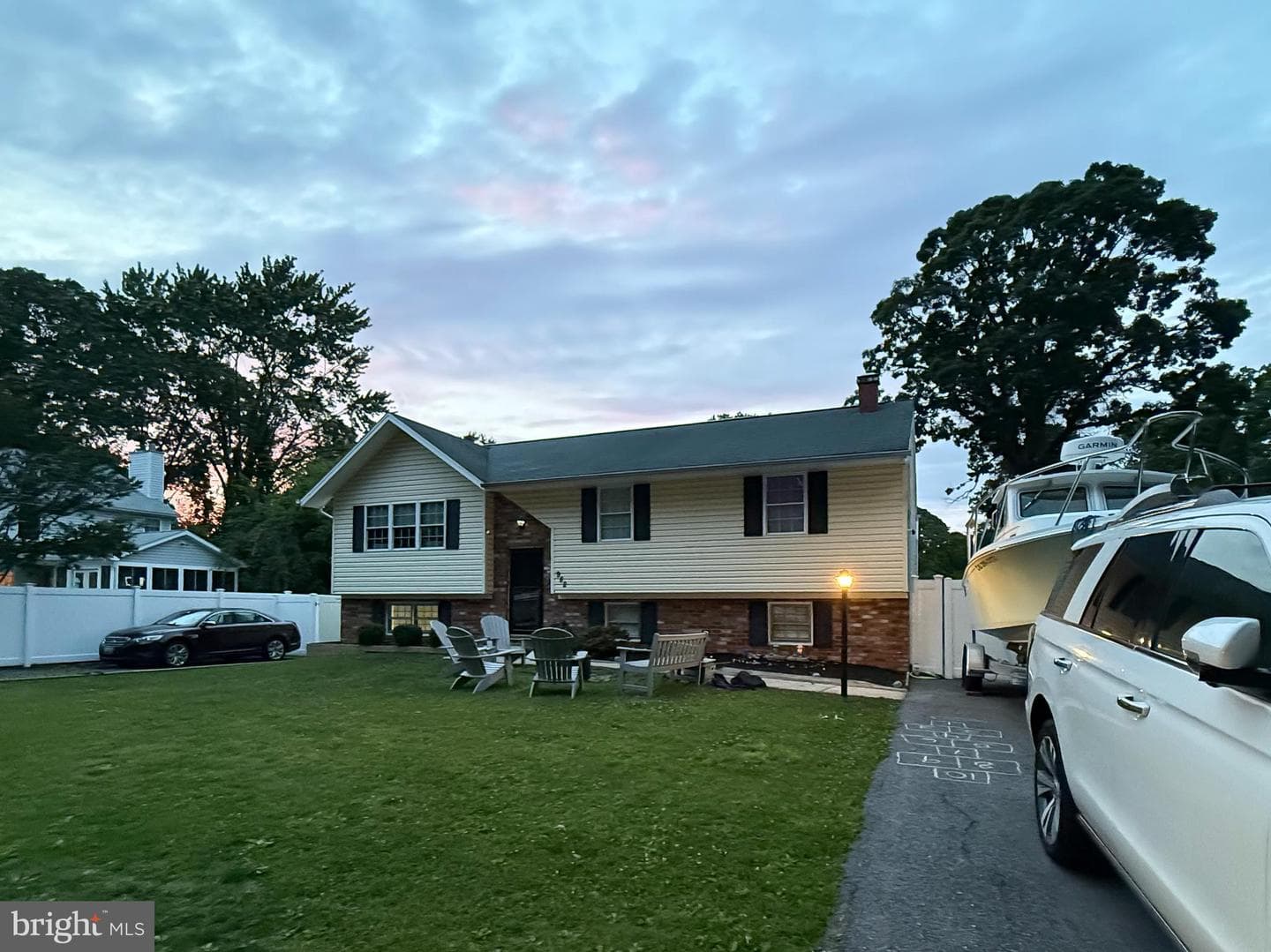 982 Highpoint Drive photo 2