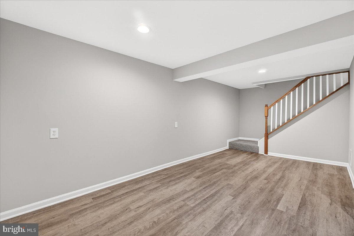 492 West Court photo 18