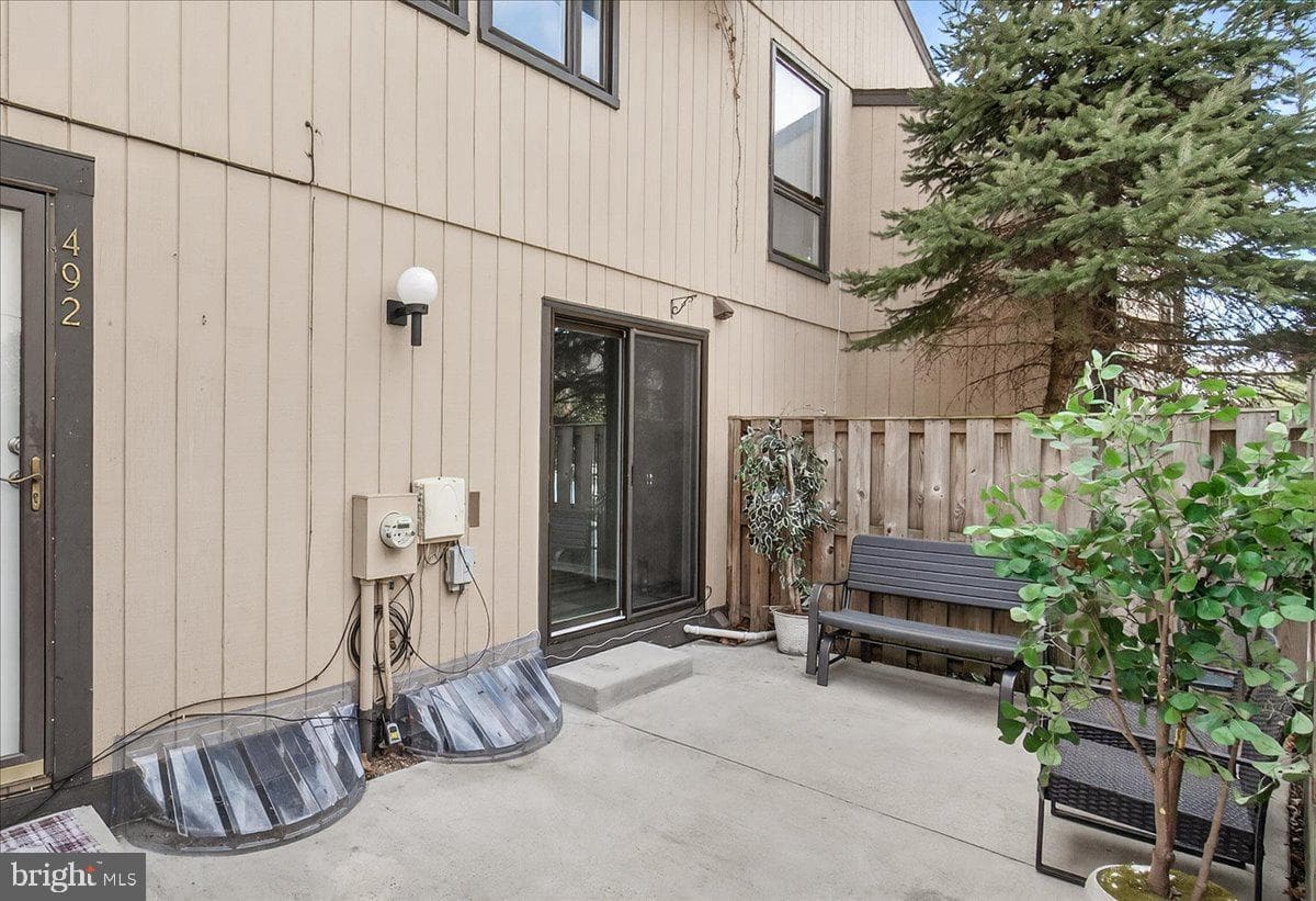 492 West Court photo 27