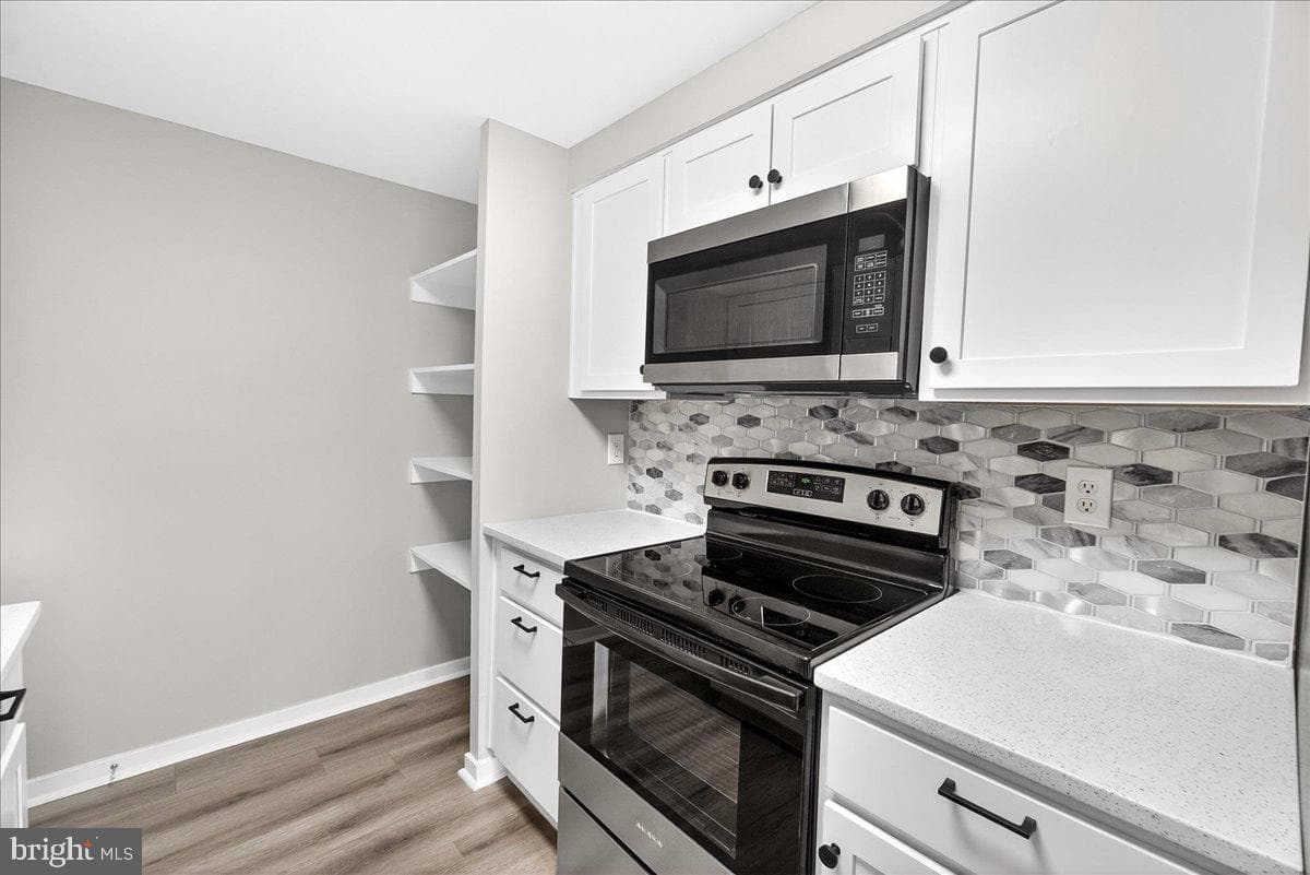 492 West Court photo 4
