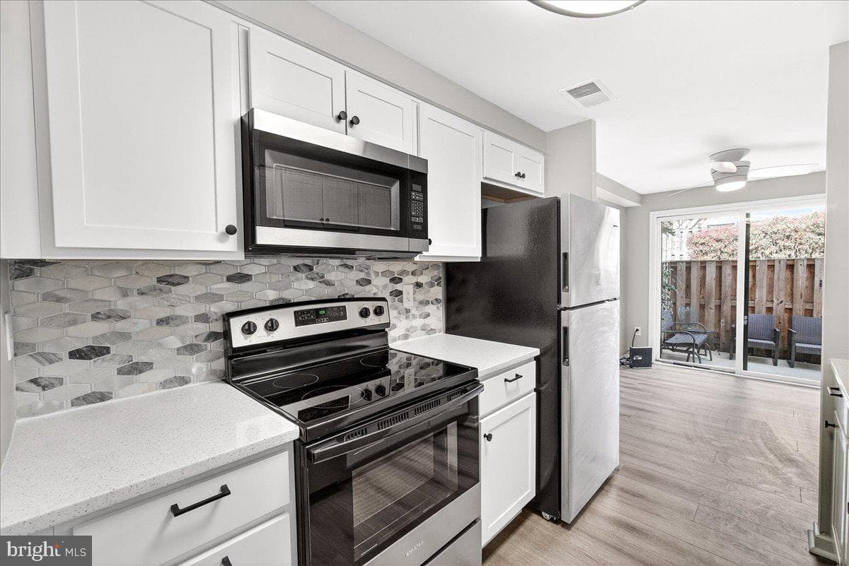 492 West Court photo 5