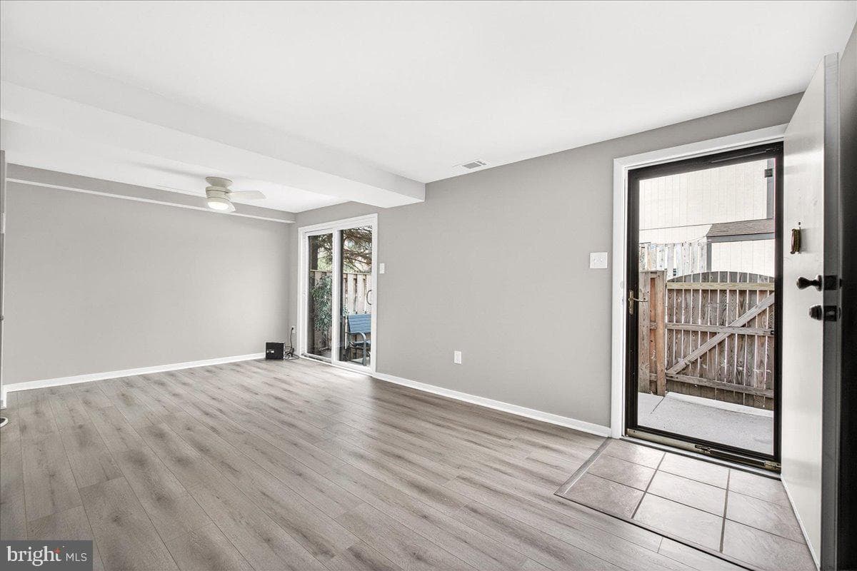 492 West Court photo 6