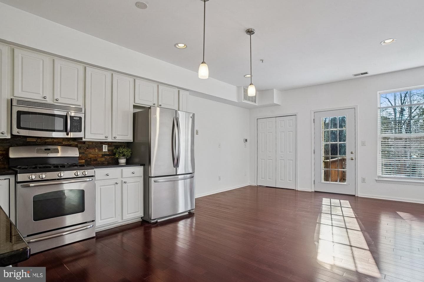 12 Harbour Heights Drive photo 4