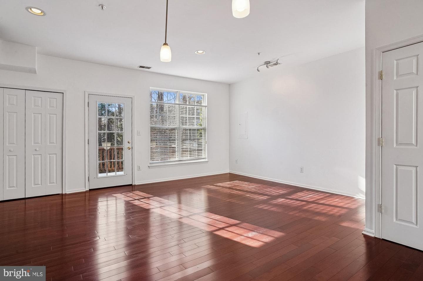 12 Harbour Heights Drive photo 7