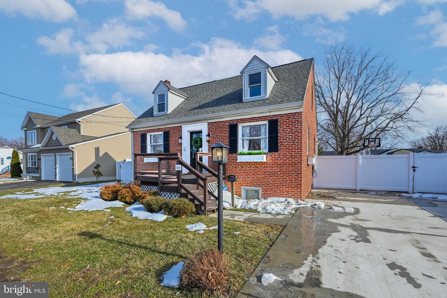 233 Kenwood Road photo 2