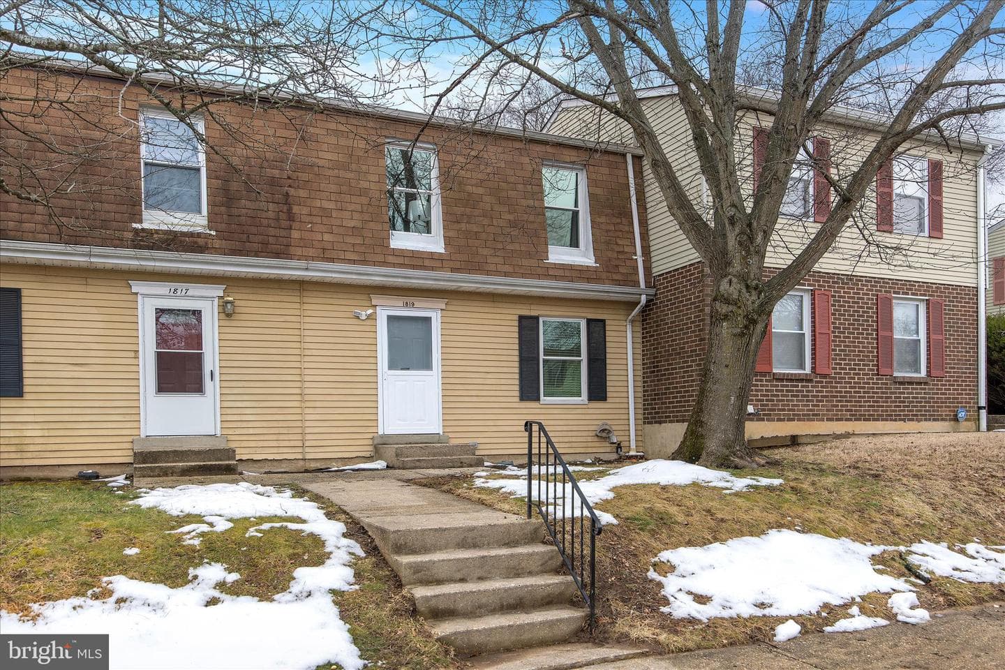 1819 Oriole Court photo 2