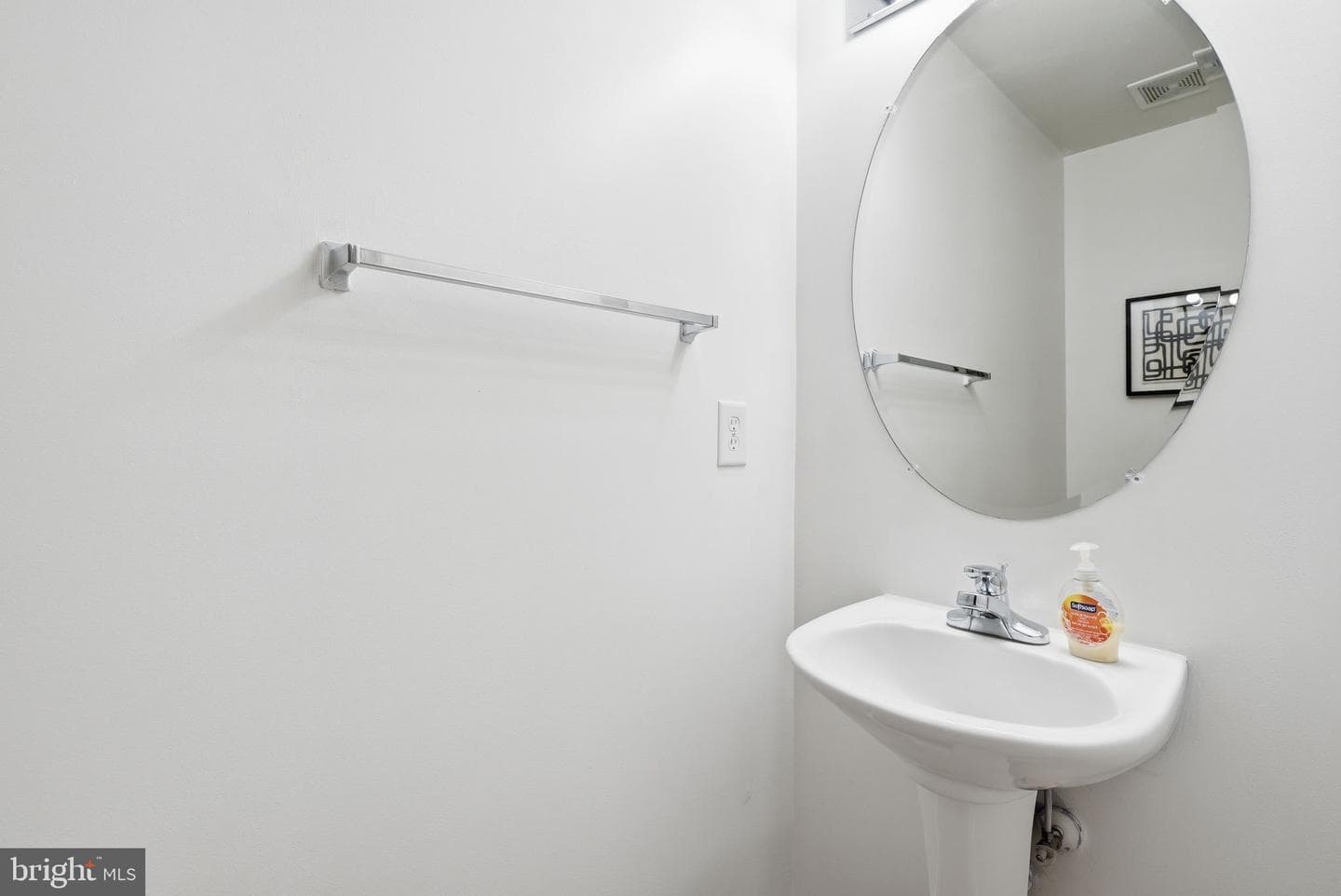 1110 Thompson Avenue photo 24