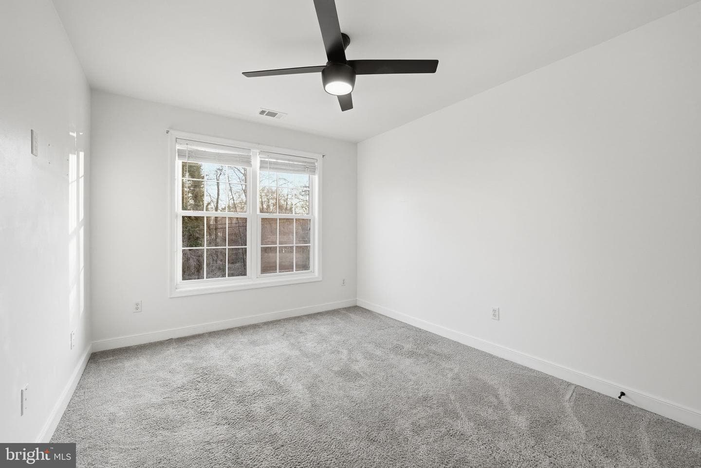 1110 Thompson Avenue photo 35