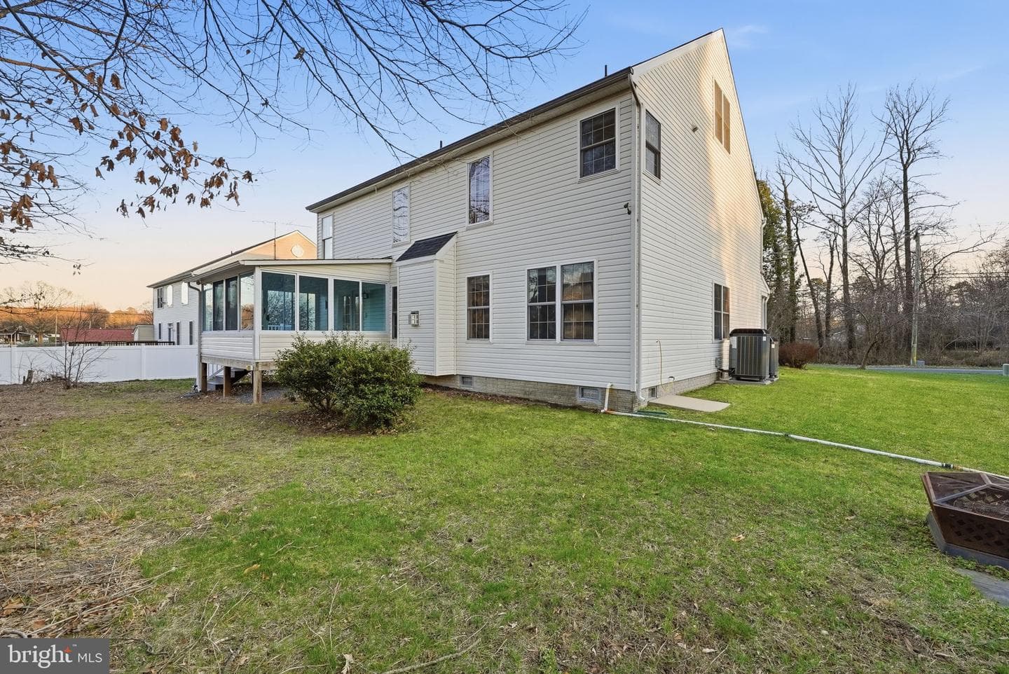 1110 Thompson Avenue photo 42