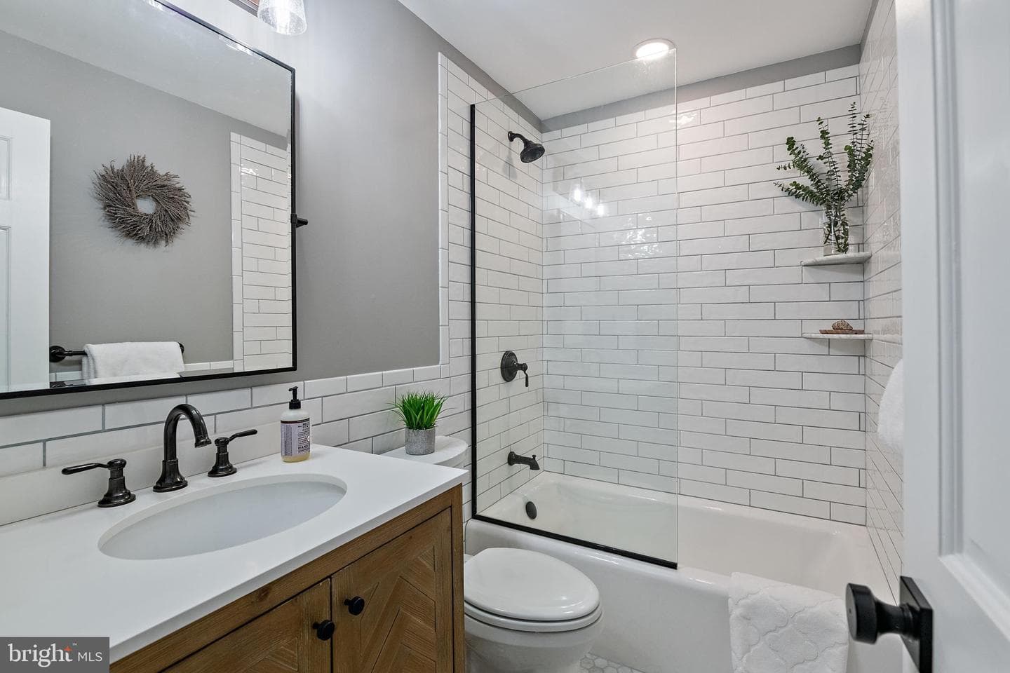 25 Lincoln Parkway photo 5