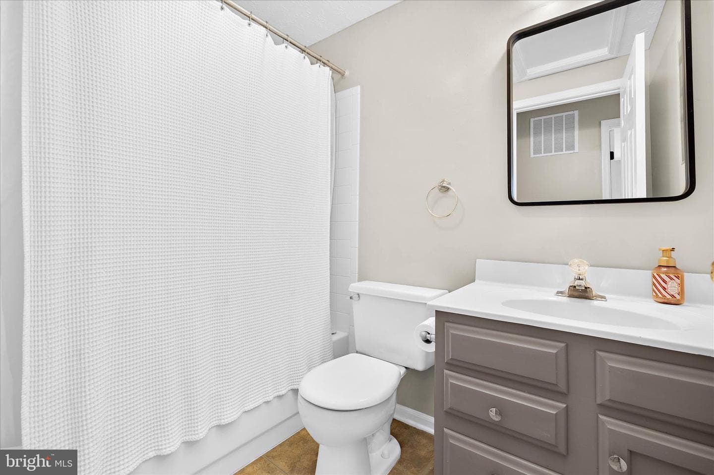 577 Quaker Ridge Court photo 24