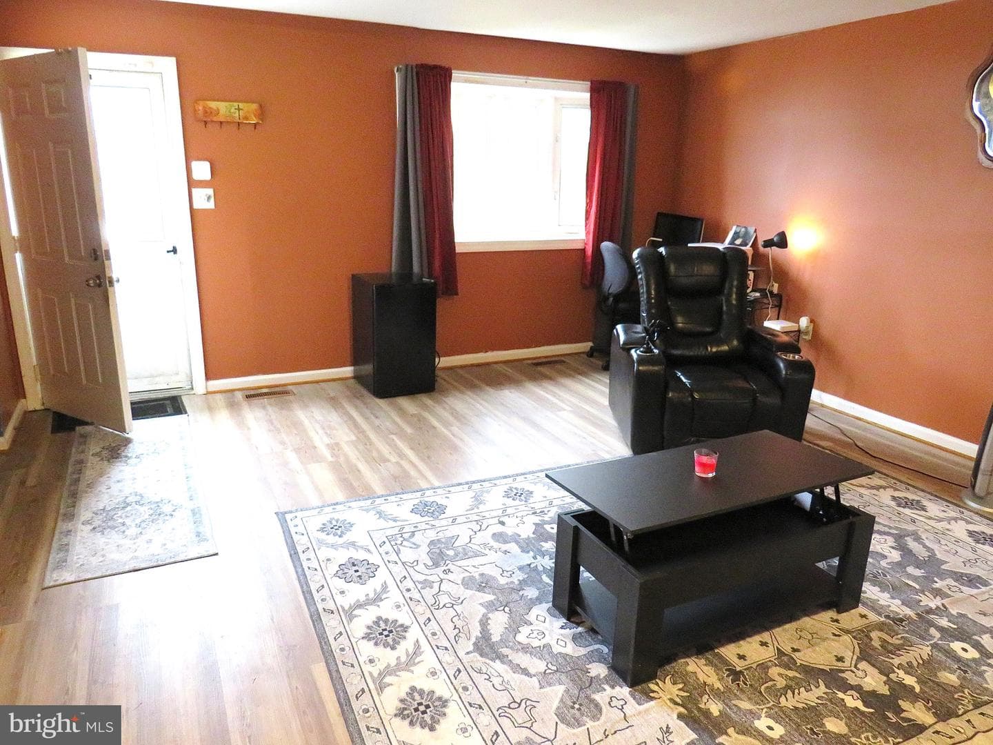 494 Kenilworth Court photo 4