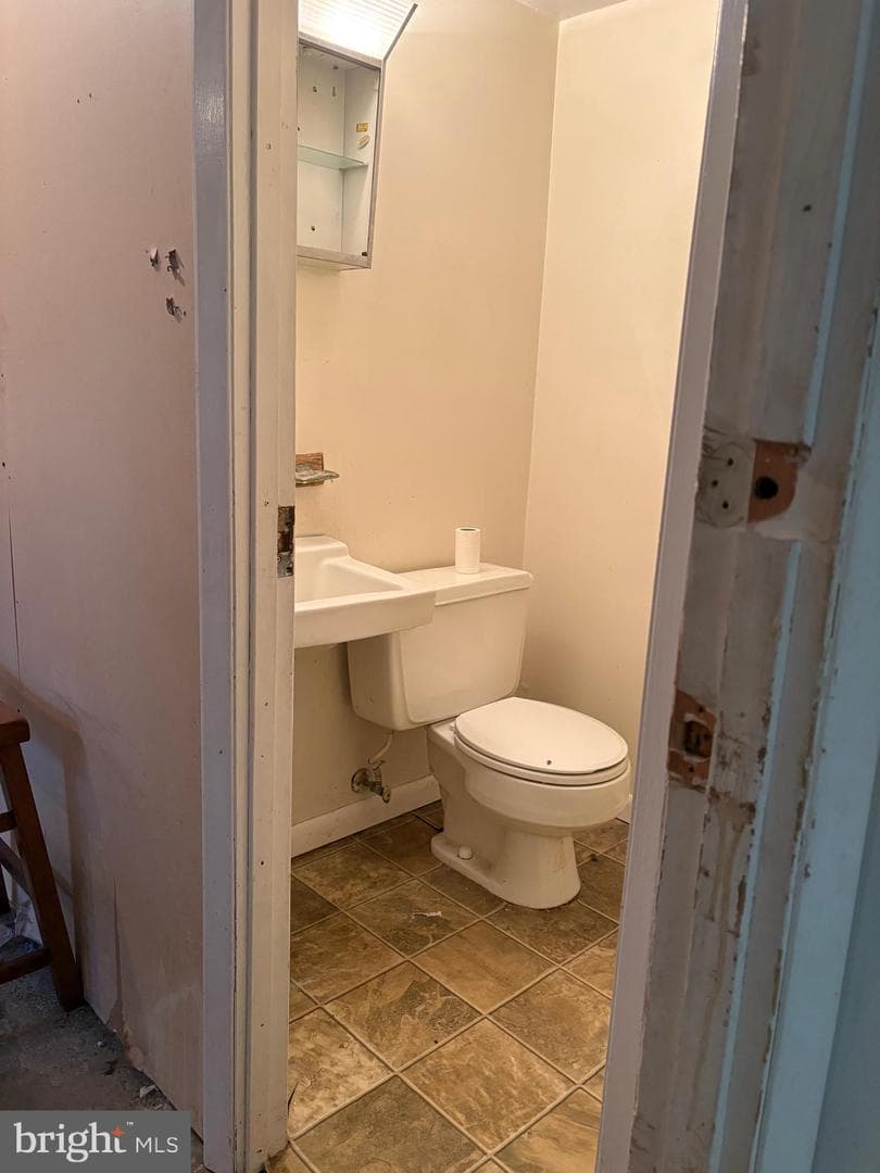 793 Martin Court W photo 11