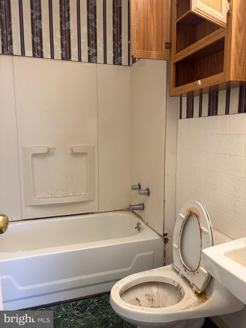 793 Martin Court W photo 13