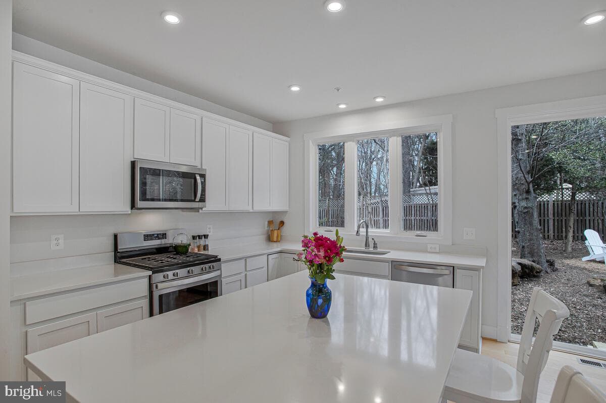 408 Kosmill Drive photo 15