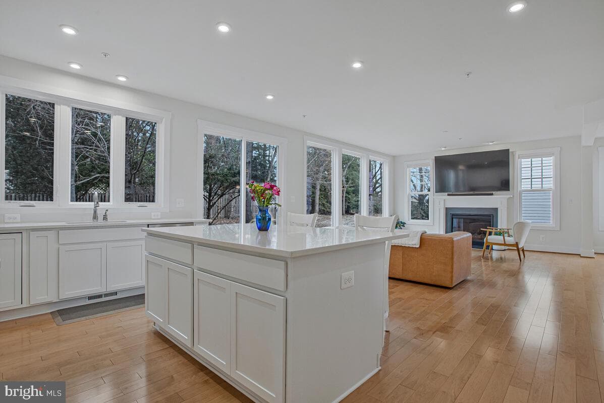 408 Kosmill Drive photo 17
