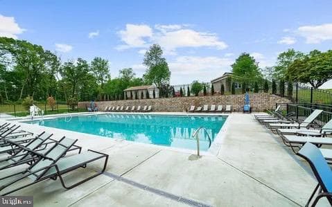 408 Kosmill Drive photo 73