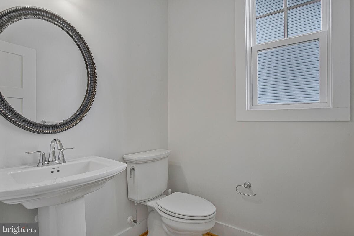 408 Kosmill Drive photo 9