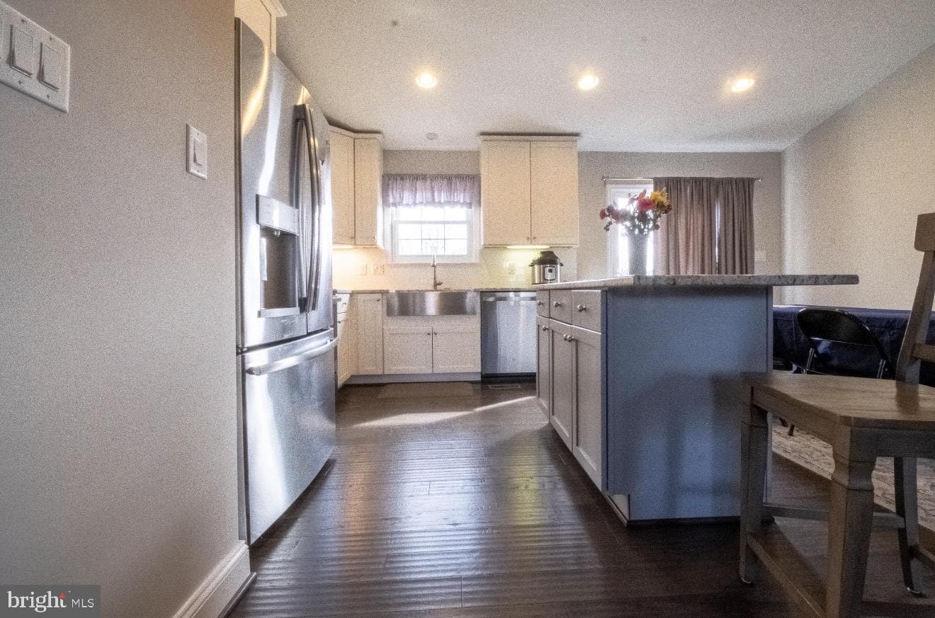 371 Freshfield Lane photo 3