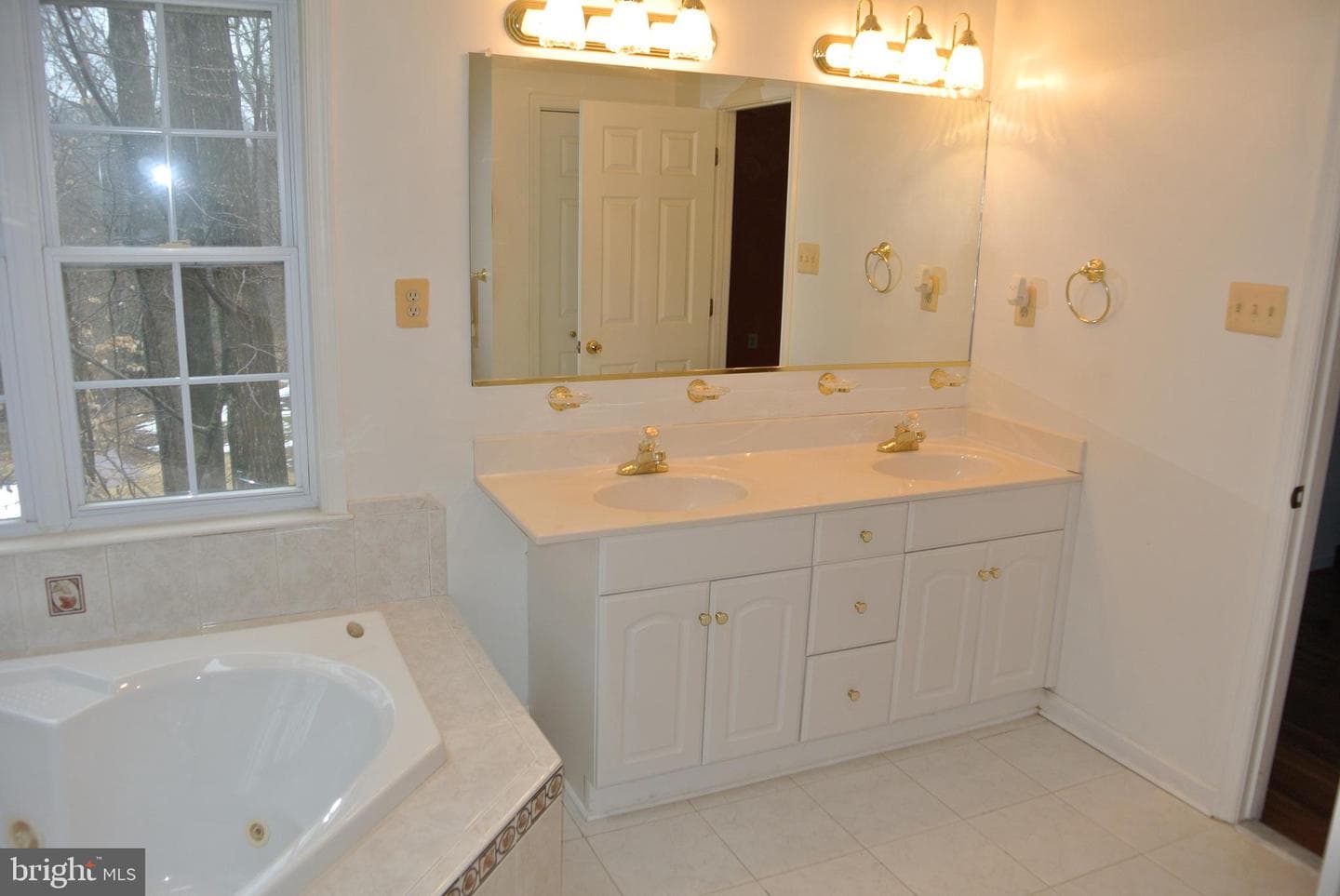 401 Amberly Ridge Lane photo 27